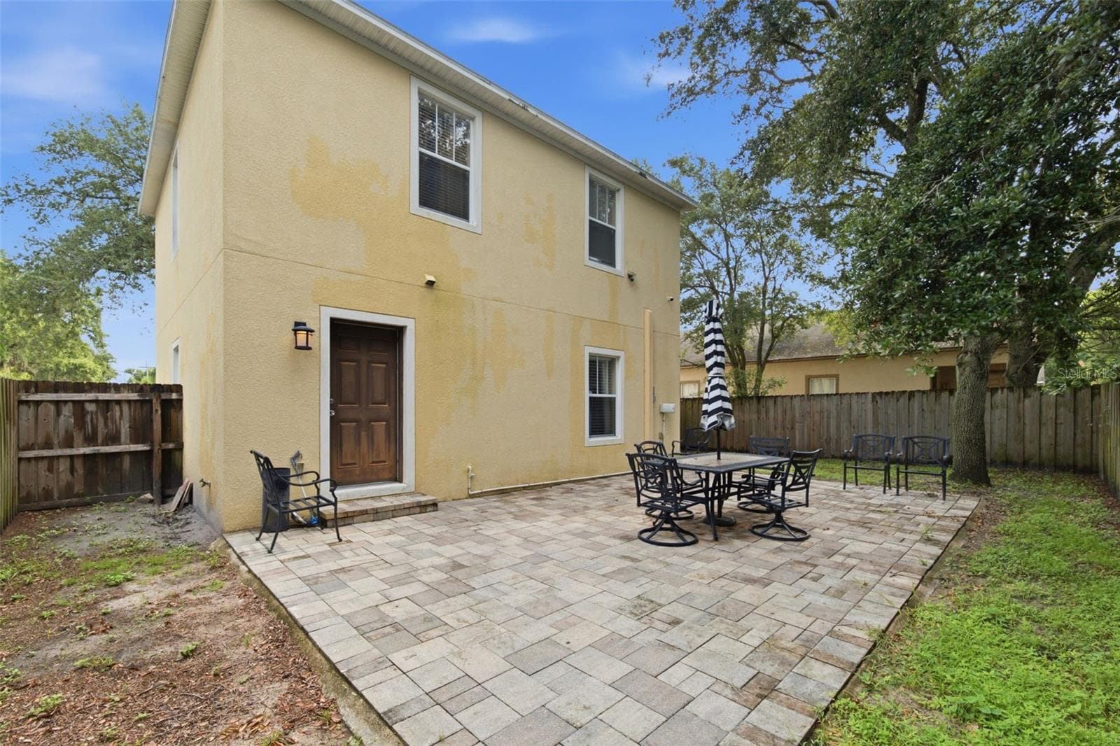 Fully Fenced Backyard with Seating, Water Softener and Privacy - 205 E KIRBY ST, TAMPA