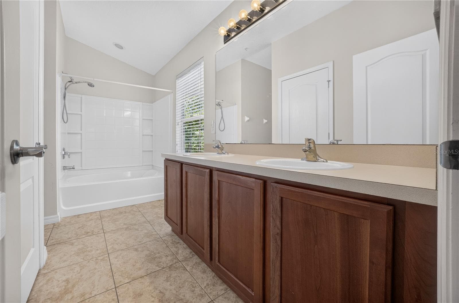 Master Bathroom - 380 ASHLEY BROOKE CT #C, APOPKA