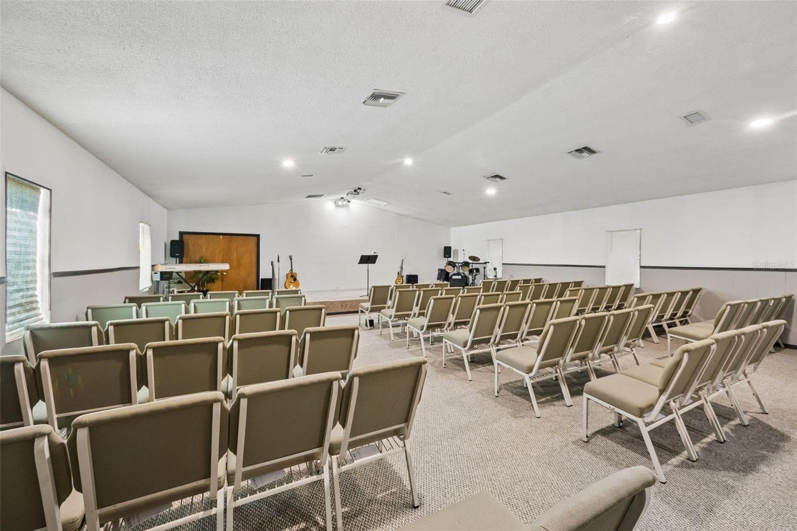 With seating - 101 SESAME ST, PALATKA