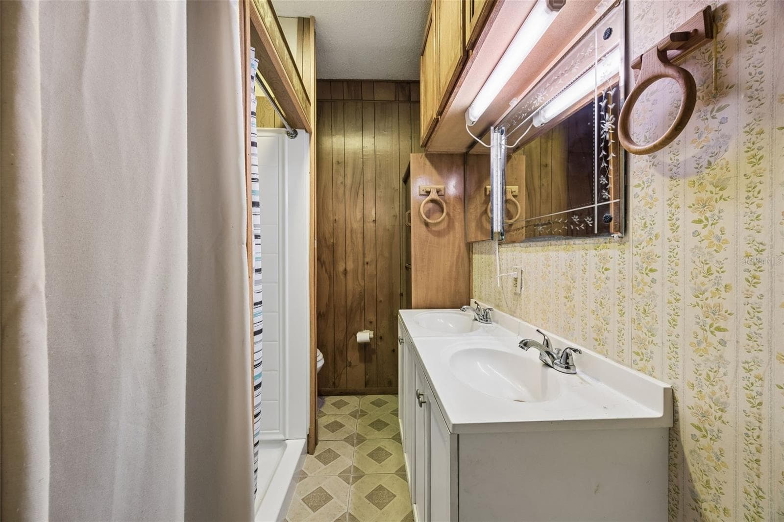 Bathroom between classrooms or bedrooms-has a shower, toilet, sink and closet - 101 SESAME ST, PALATKA