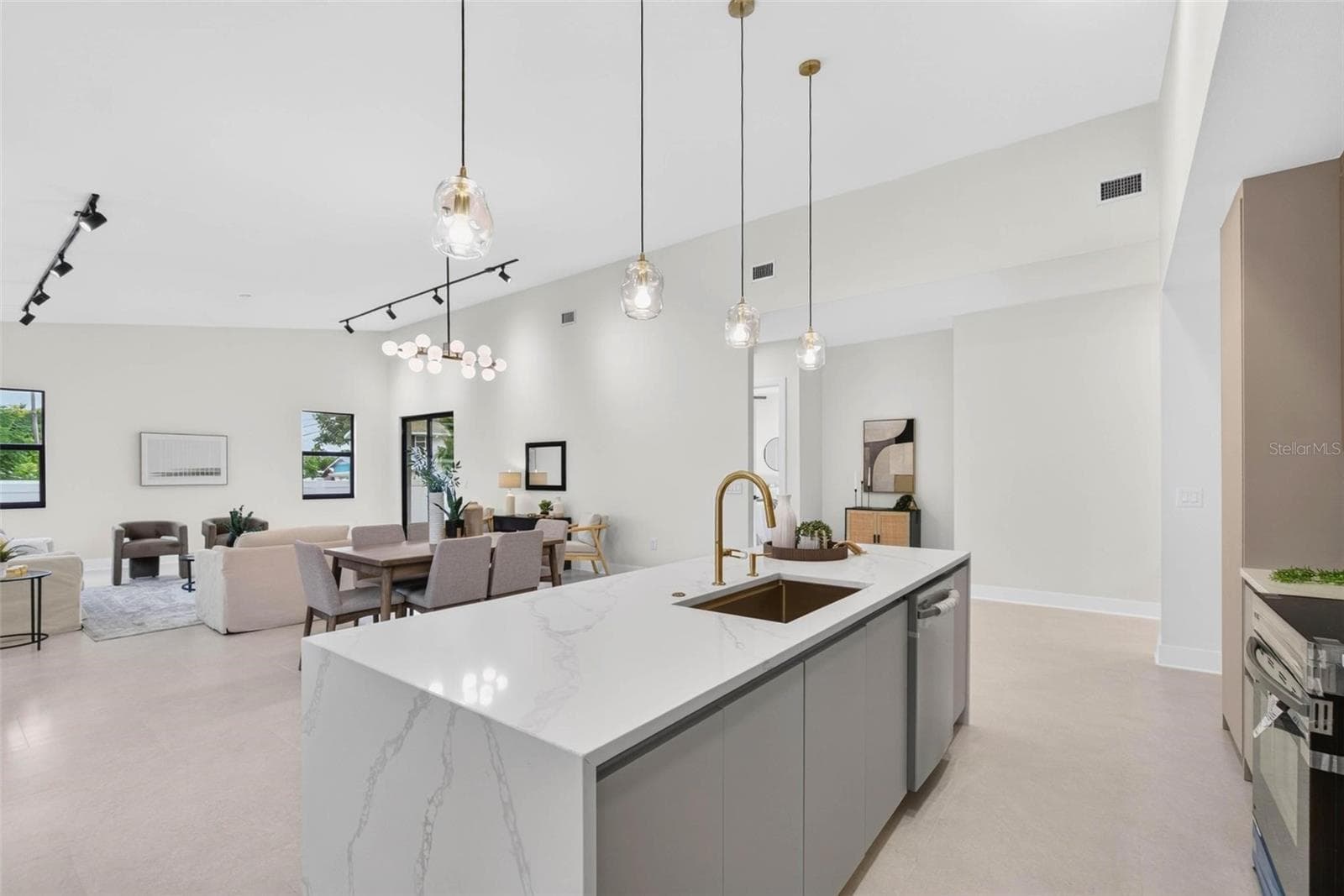 Designer Kitchen - 2227 32ND AVE N, ST PETERSBURG