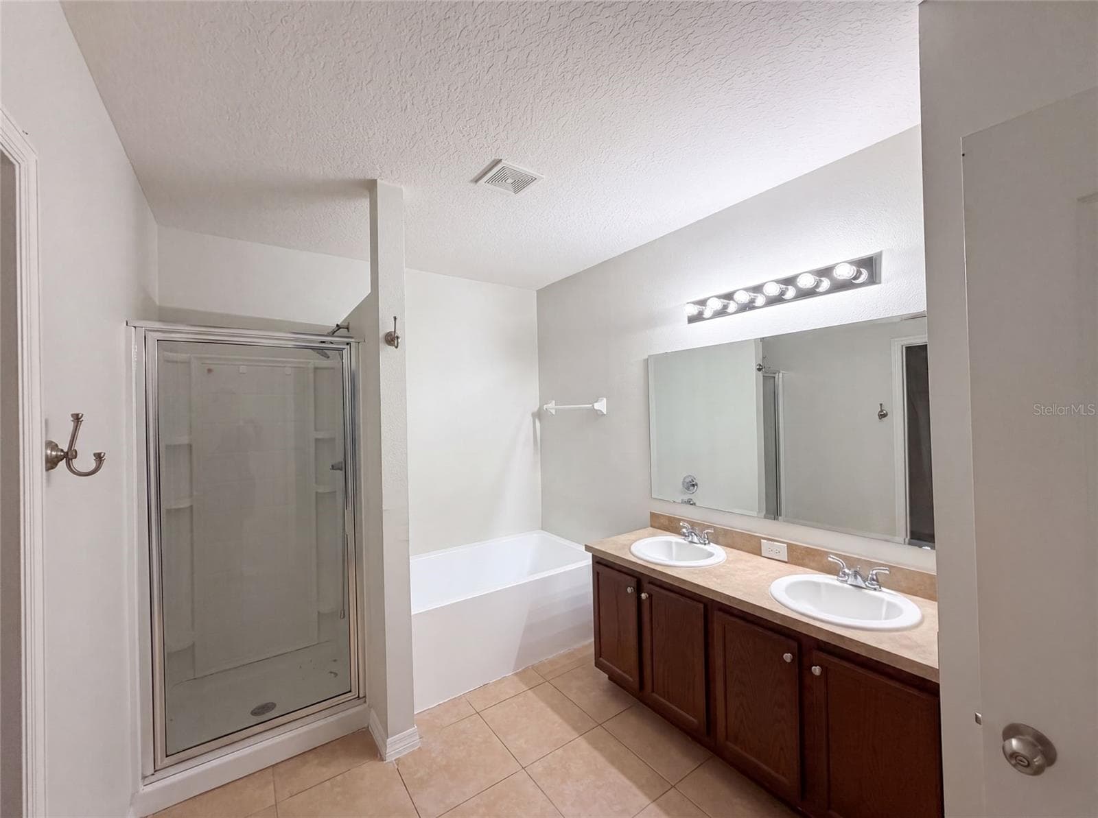 Single Family Residence at 12902 SCOUT CT, GRAND ISLAND, photo 8 of 23