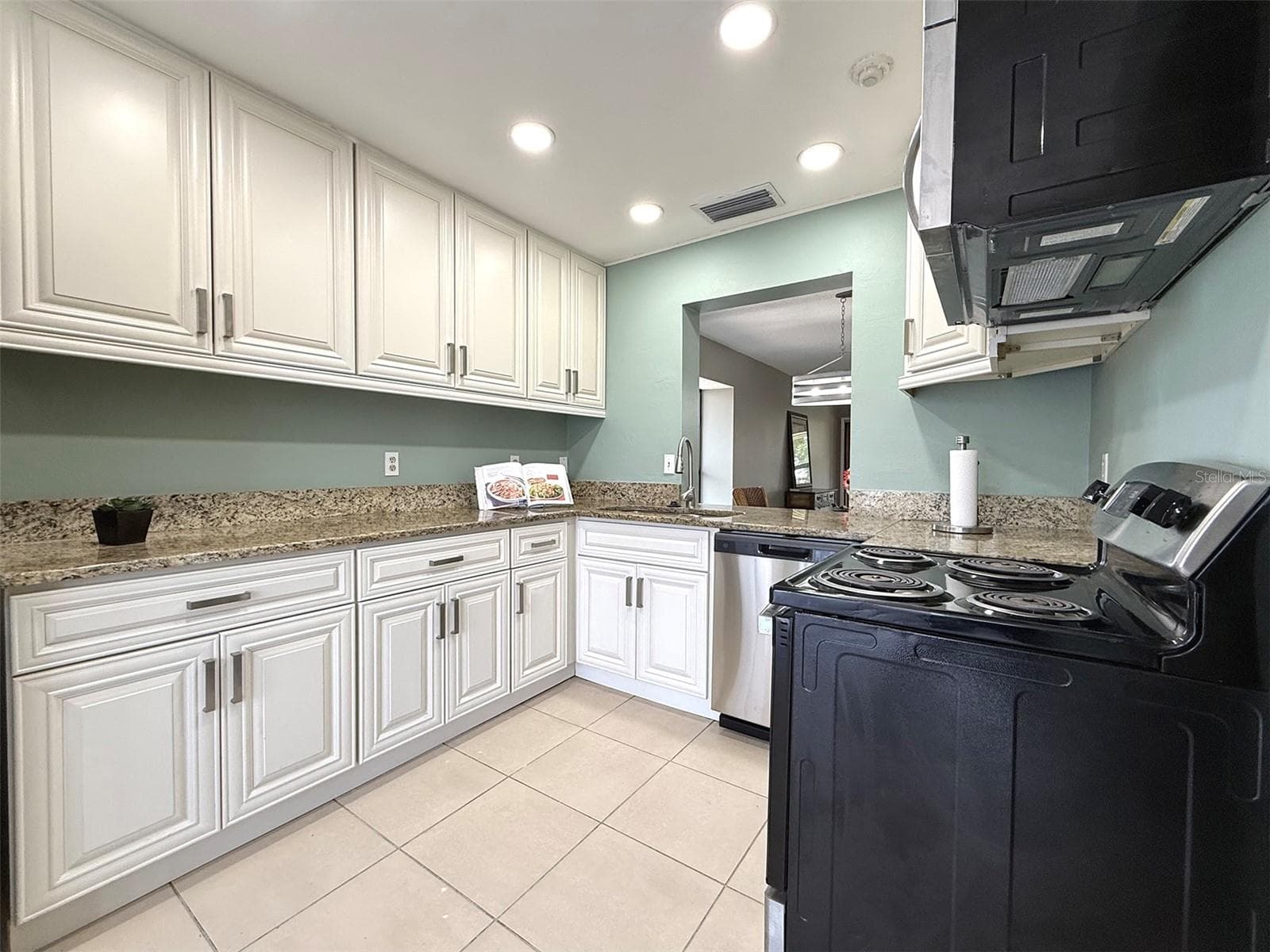 Kitchen - 942 N BENEVA RD #V28, SARASOTA