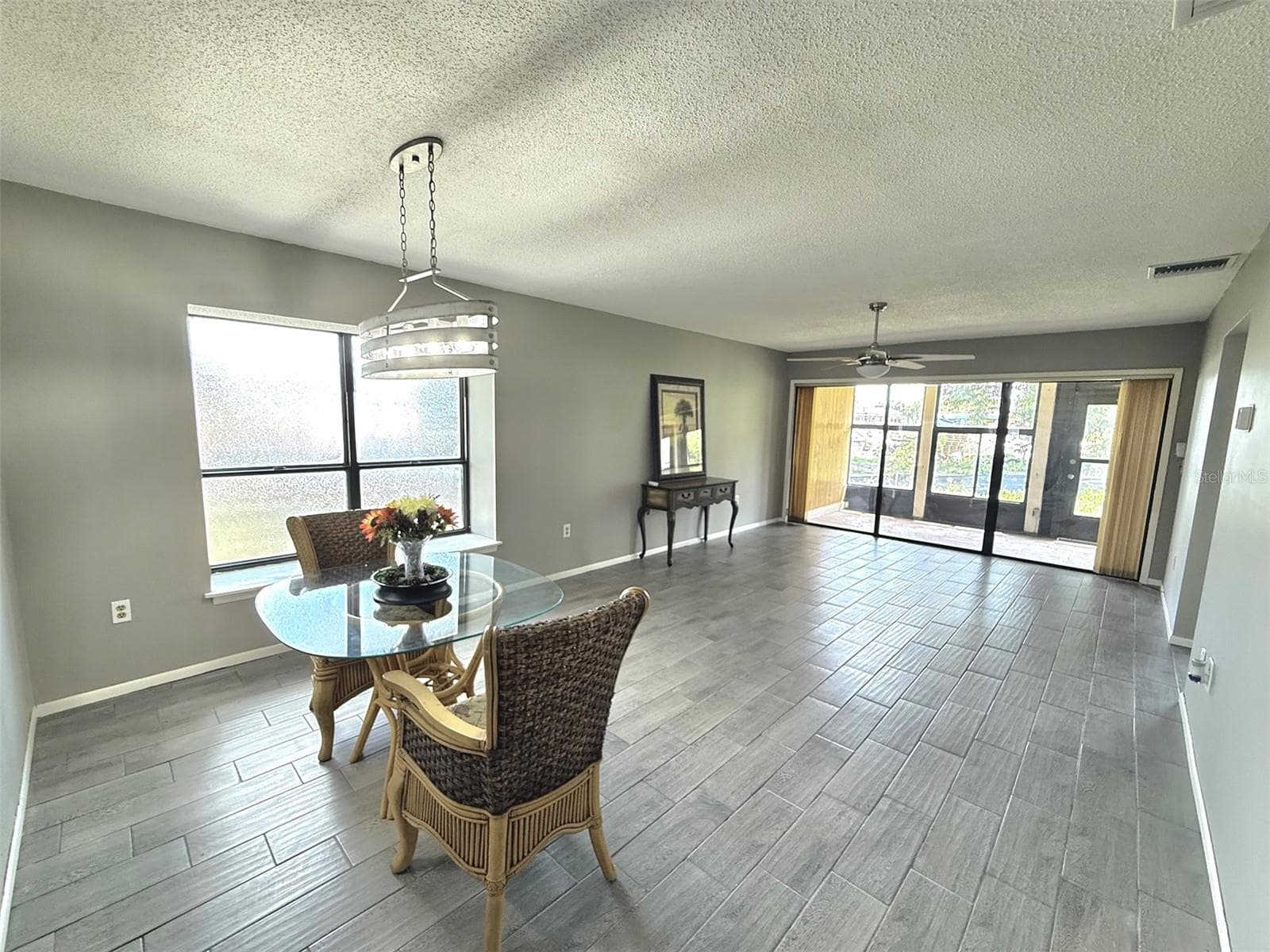 Dining Area & Great Room - 942 N BENEVA RD #V28, SARASOTA