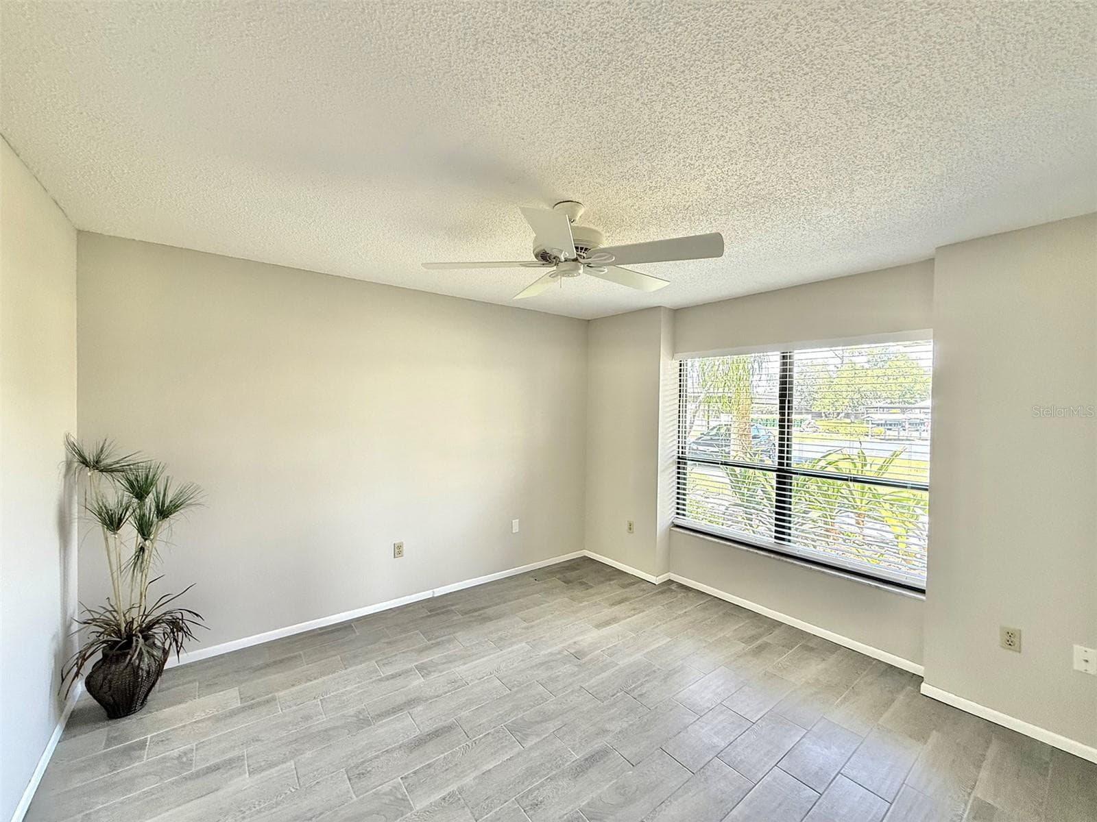 fFront Bedroom - 942 N BENEVA RD #V28, SARASOTA