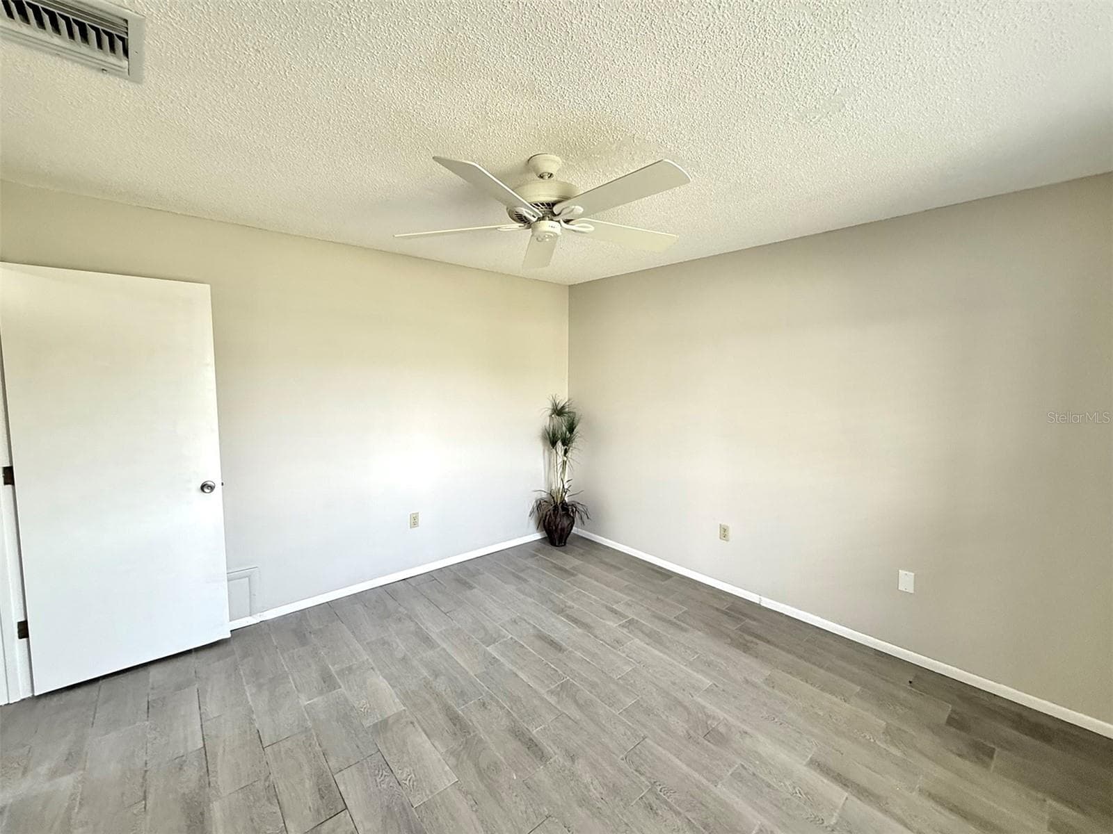 Front Bedroom - 942 N BENEVA RD #V28, SARASOTA