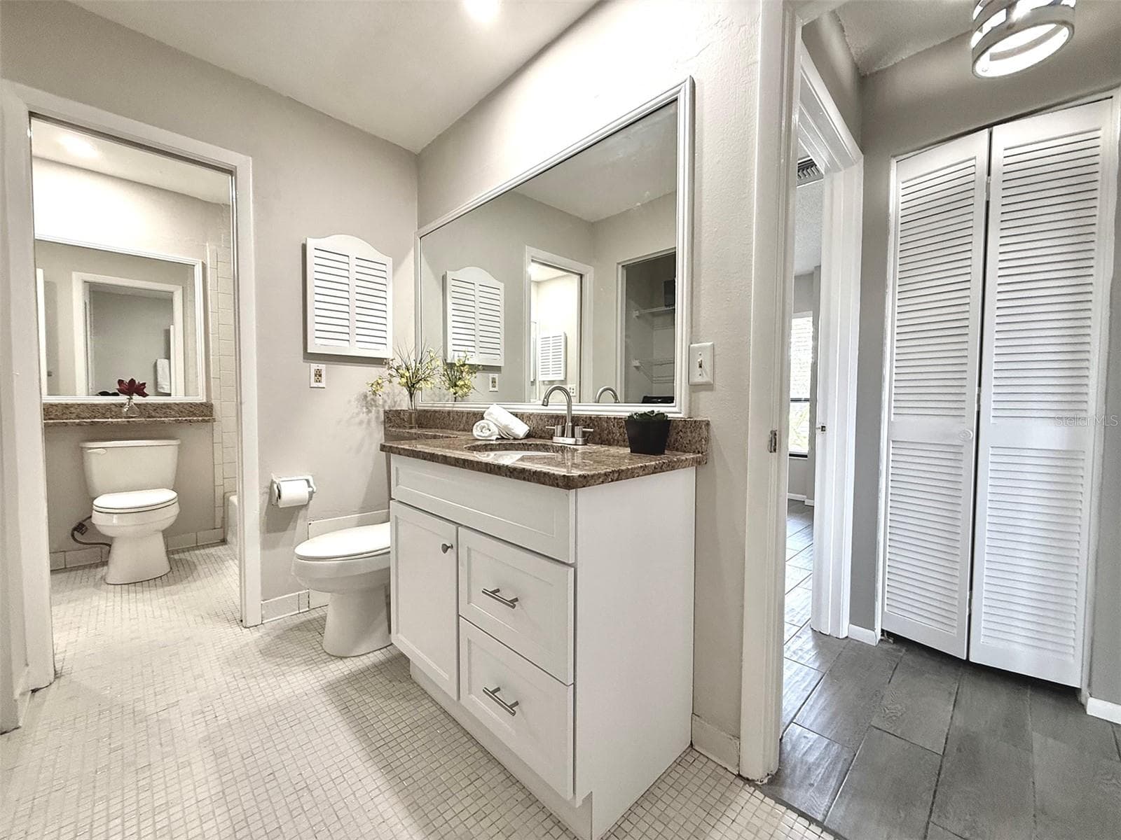 Second Bath - 942 N BENEVA RD #V28, SARASOTA
