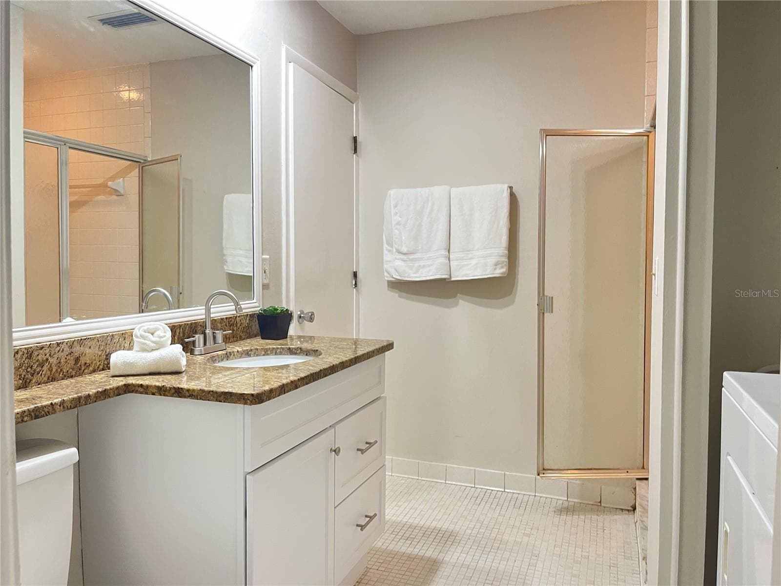 Second Bath Vanity and Shower - 942 N BENEVA RD #V28, SARASOTA