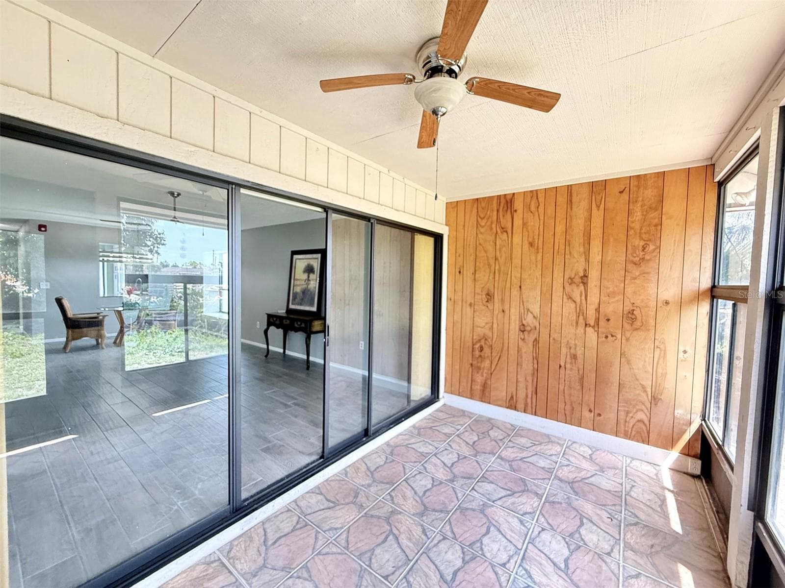 Enclosed Lanai - 942 N BENEVA RD #V28, SARASOTA