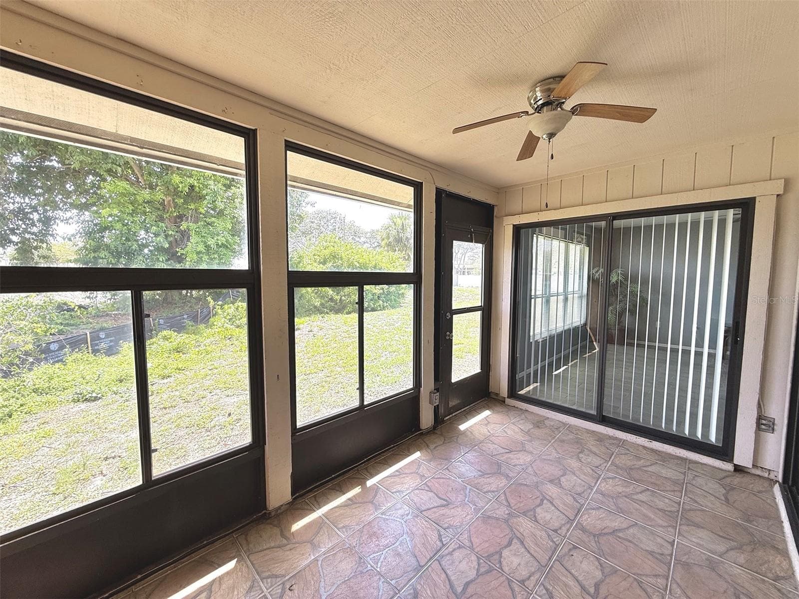 Enclosed Lanai - 942 N BENEVA RD #V28, SARASOTA