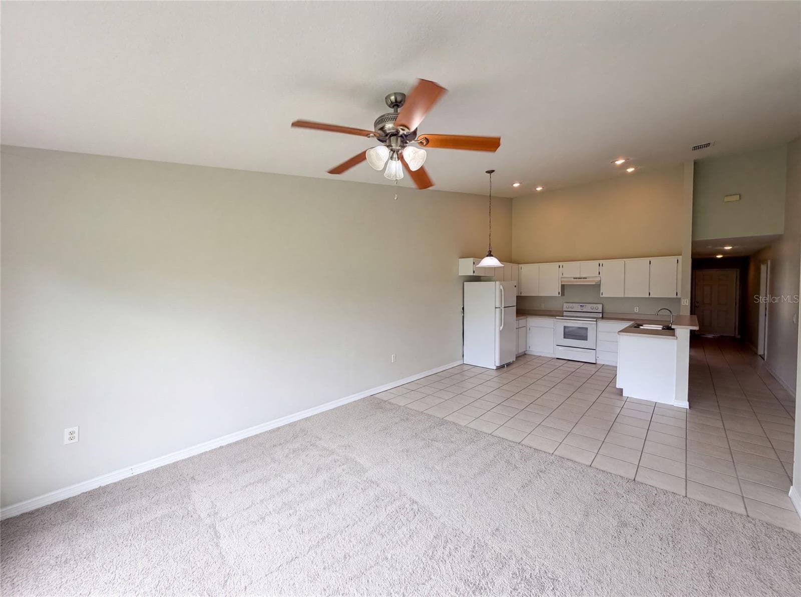 Townhouse at 37209 GRASSY HILL LN, DADE CITY, photo 3 of 26