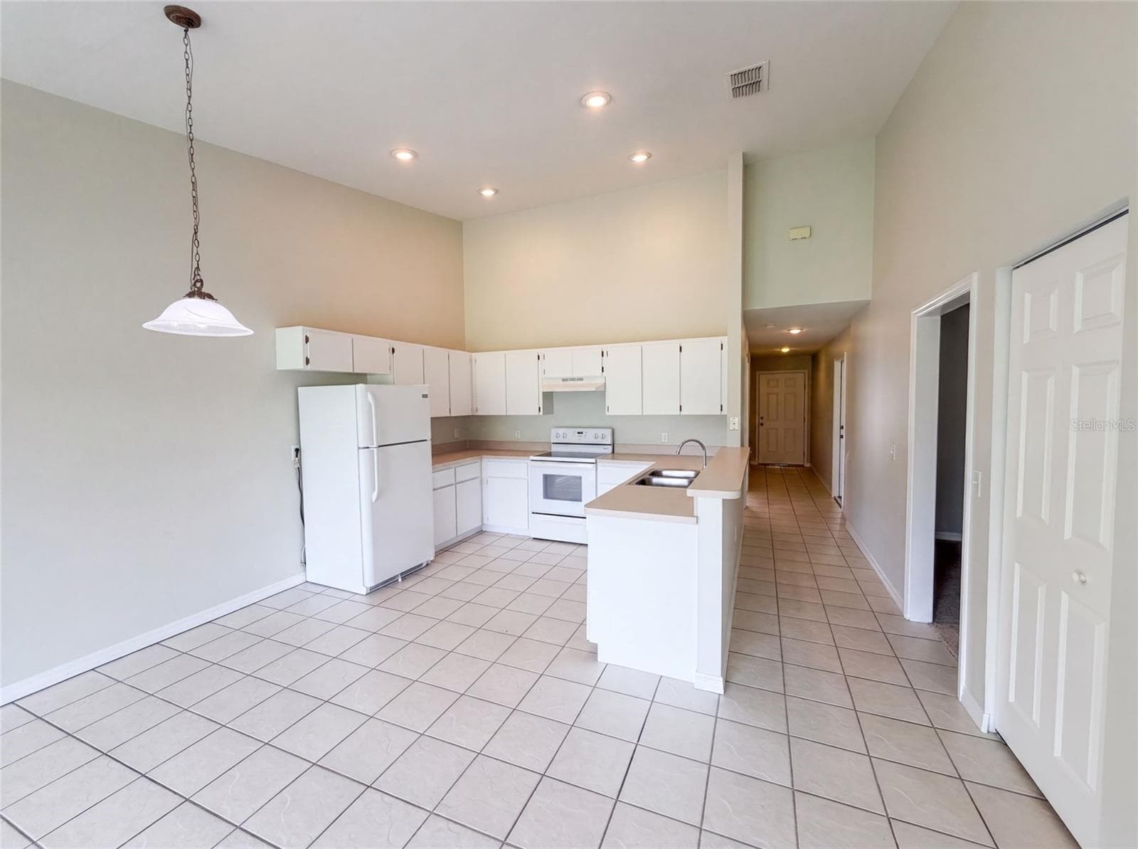 Townhouse at 37209 GRASSY HILL LN, DADE CITY, photo 6 of 26