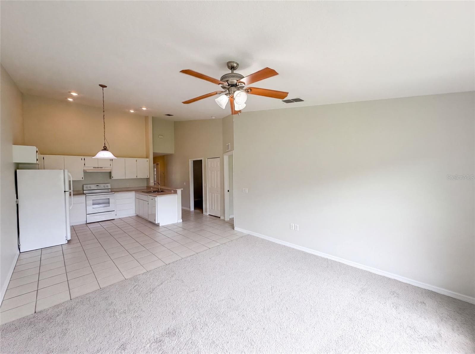 Townhouse at 37209 GRASSY HILL LN, DADE CITY, photo 8 of 26