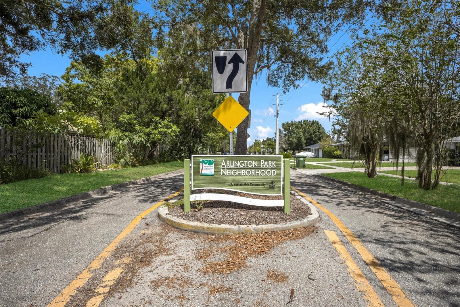 Single Family Residence at 2070 HYDE PARK ST, SARASOTA, photo 3 of 50