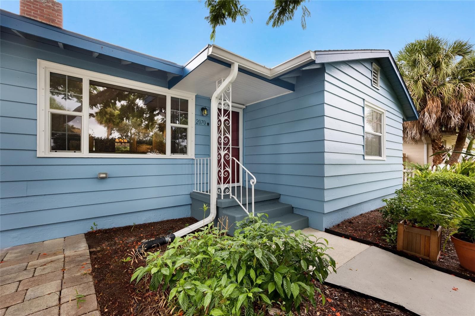 Single Family Residence at 2070 HYDE PARK ST, SARASOTA, photo 6 of 50
