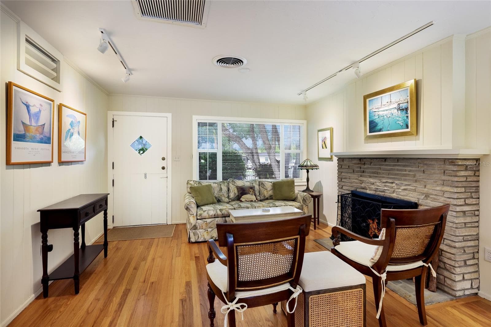 Single Family Residence at 2070 HYDE PARK ST, SARASOTA, photo 8 of 50