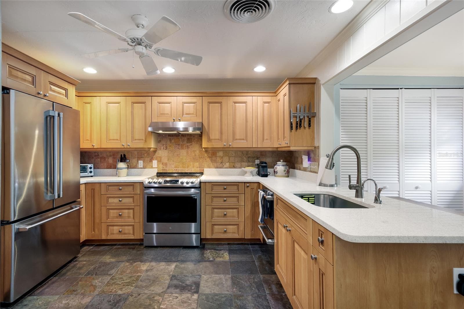 Single Family Residence at 2070 HYDE PARK ST, SARASOTA, photo 17 of 50
