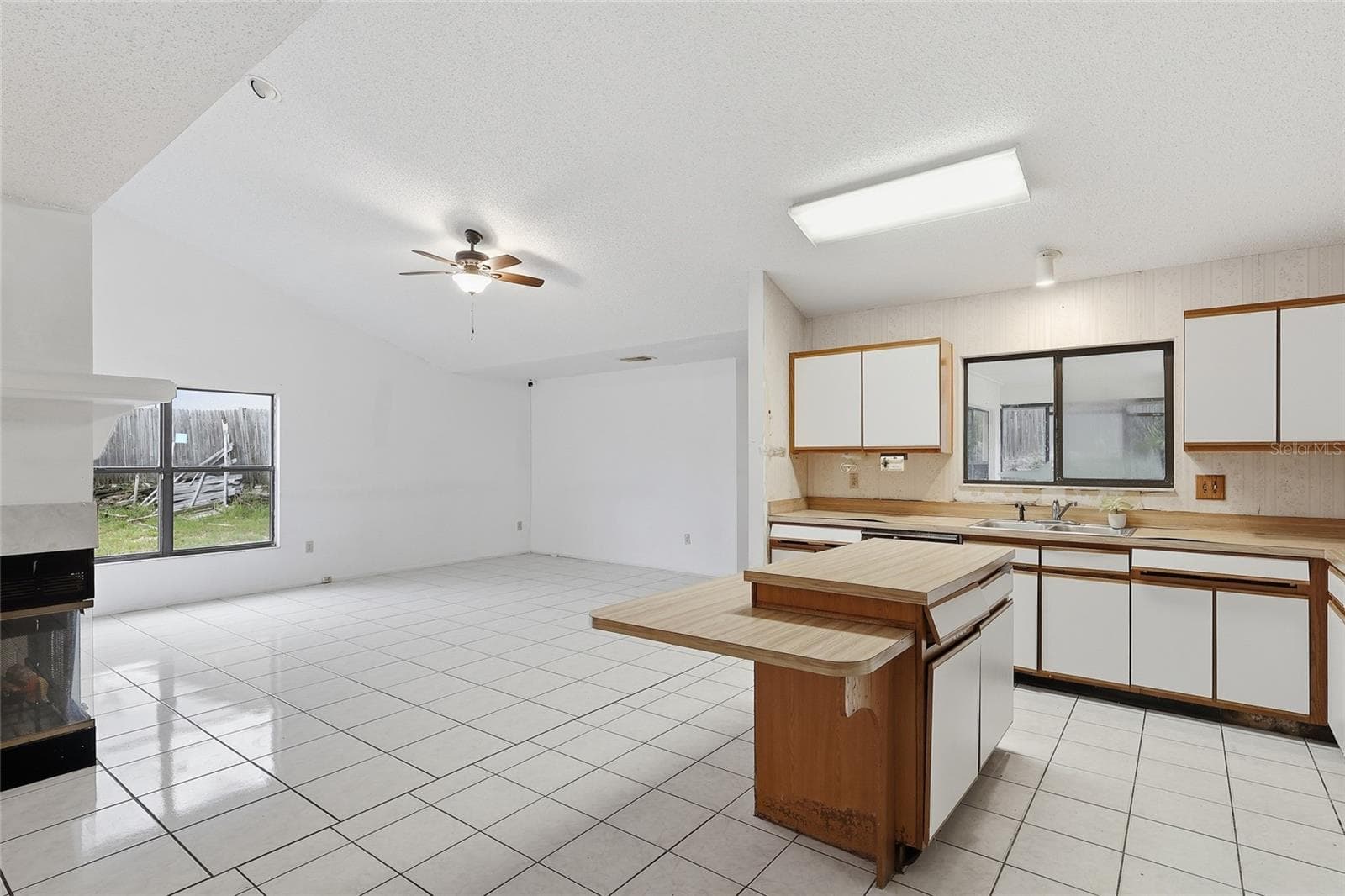 Open Kitchen and Living Area - 2939 DANFORTH DR, ORLANDO