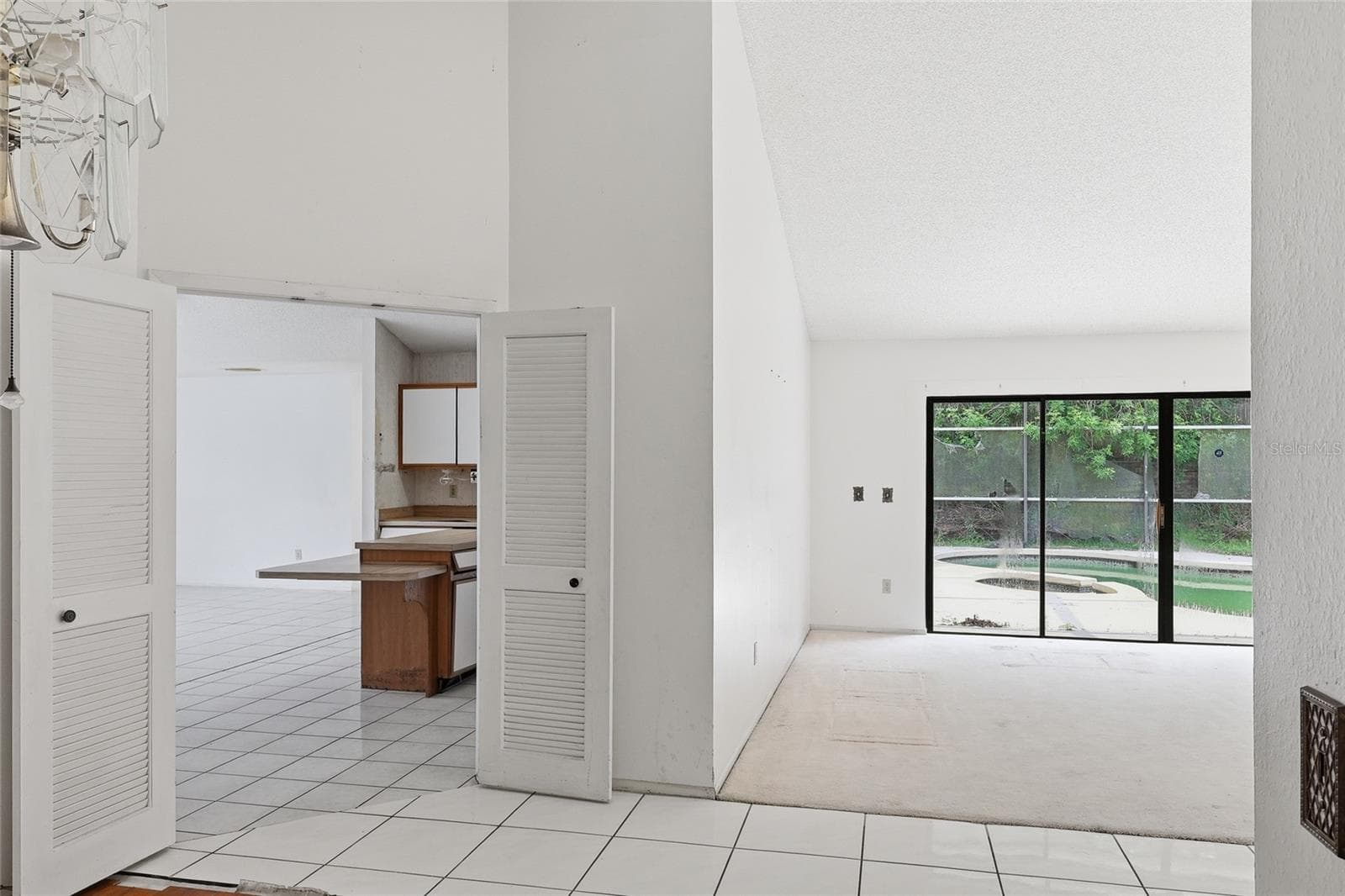 Living Area with Pool View - 2939 DANFORTH DR, ORLANDO