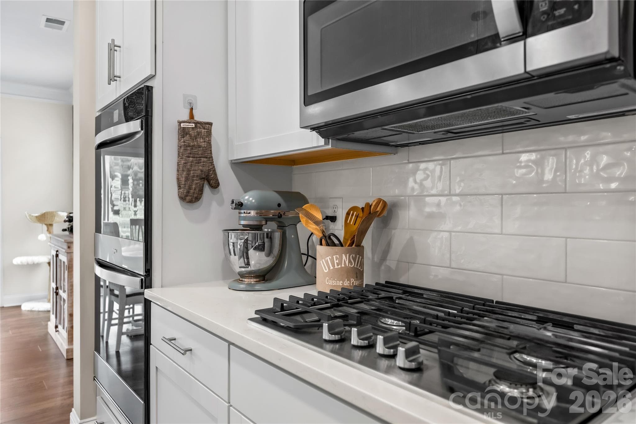 White farmhouse kitchen - Troutman