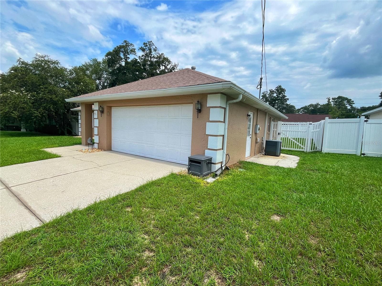 Single Family Residence at 3201 NE 42ND PL, OCALA, photo 2 of 39