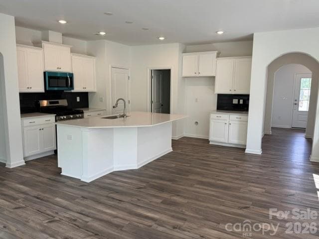 Single Family Residence at 1534 Swallow Tail Drive, Belmont, photo 3 of 11