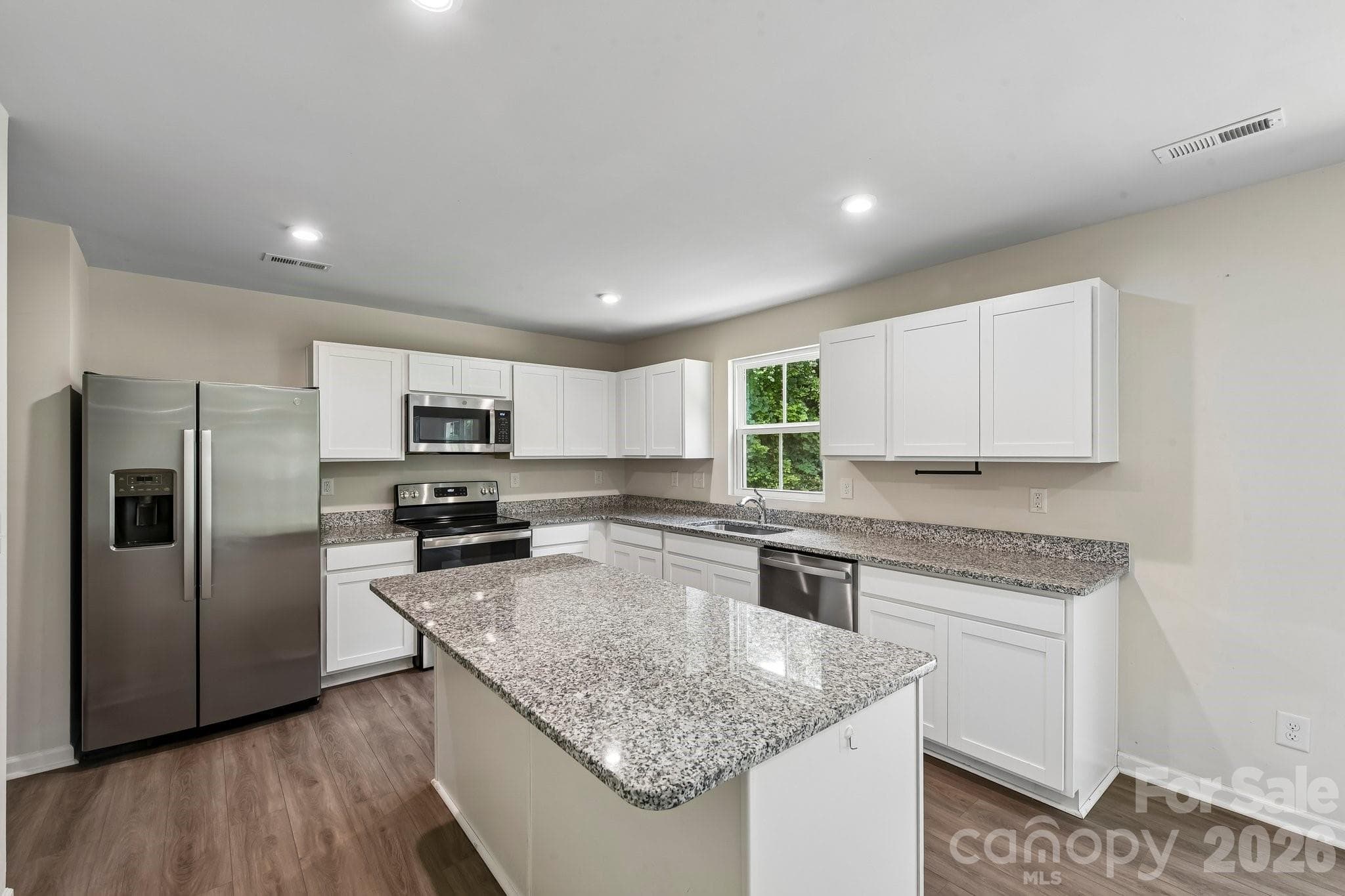 Single Family Residence at 6931 Ludell Lane, Charlotte, photo 14 of 37