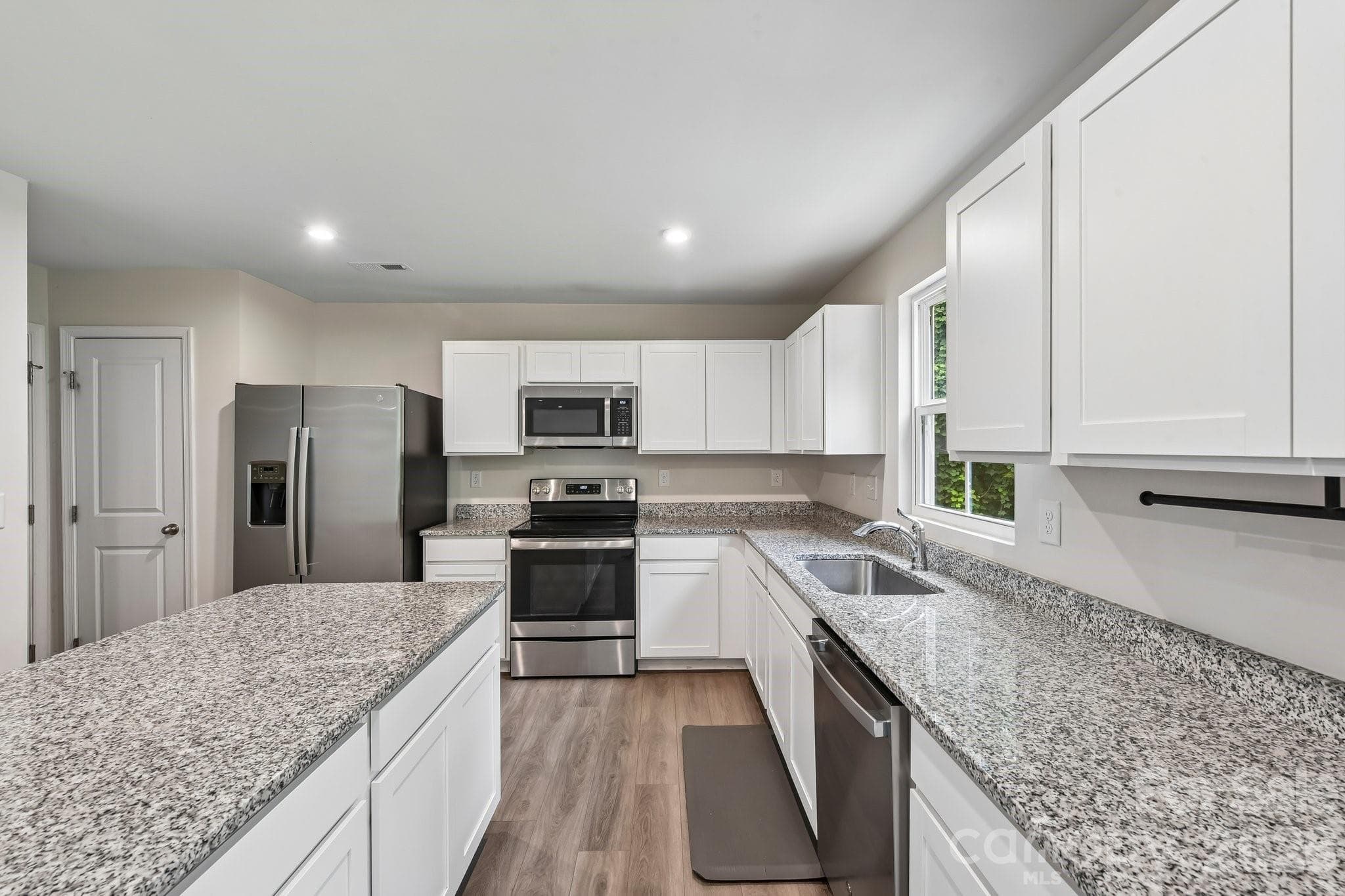 Single Family Residence at 6931 Ludell Lane, Charlotte, photo 15 of 37