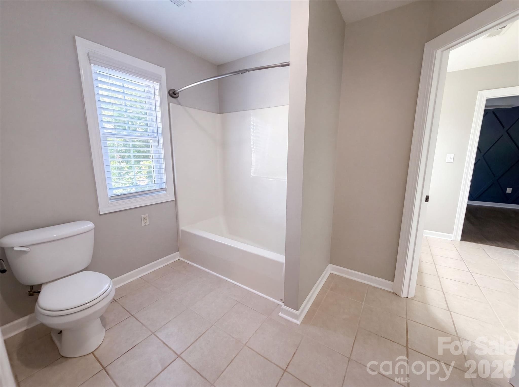 Single Family Residence at 114 Stirling Heights Lane, Fort Mill, photo 12 of 21