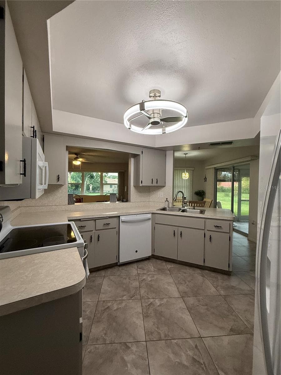 Upgraded kitchen lighting - 119 VAN DYCK DR, NOKOMIS