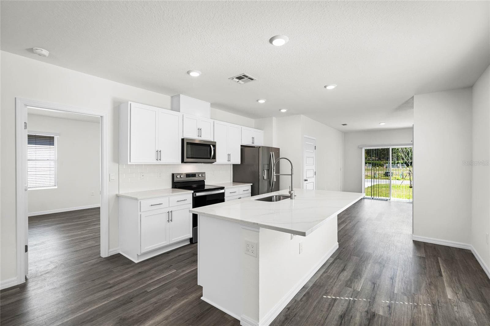 Single Family Residence at 1746 HUMMINGBIRD RD, WINTER HAVEN, photo 4 of 28