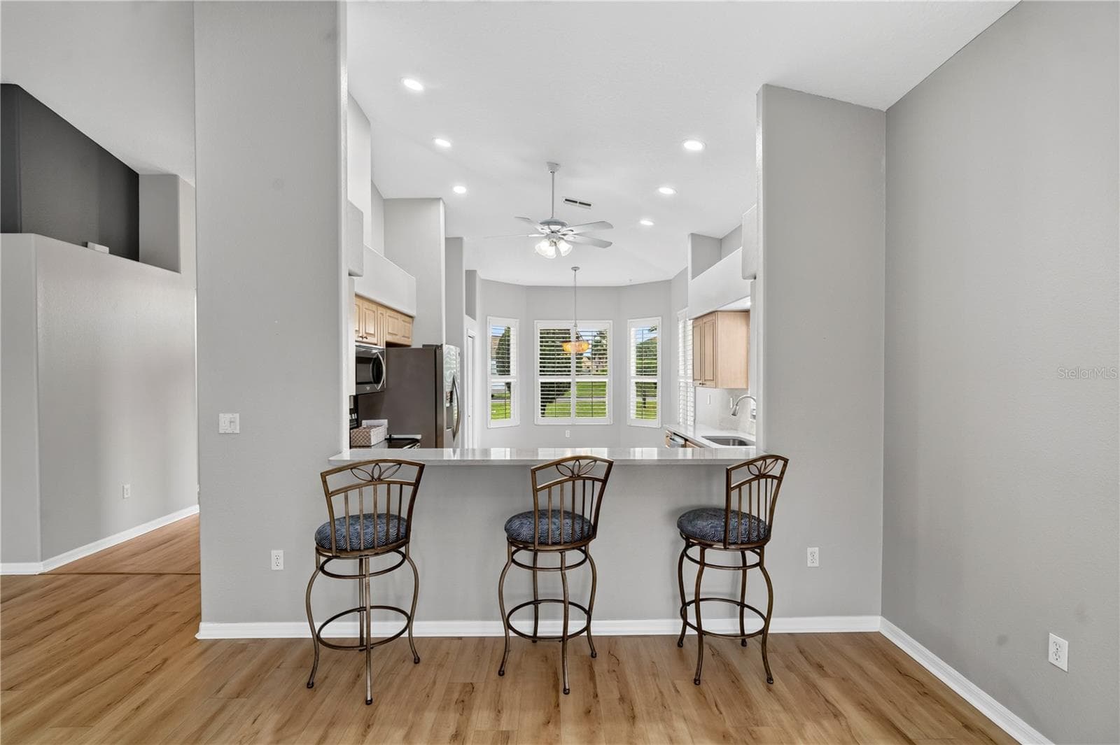 EAT-IN BREAKFAST BAR AREA - 9257 BONNIE COVE DR, WEEKI WACHEE