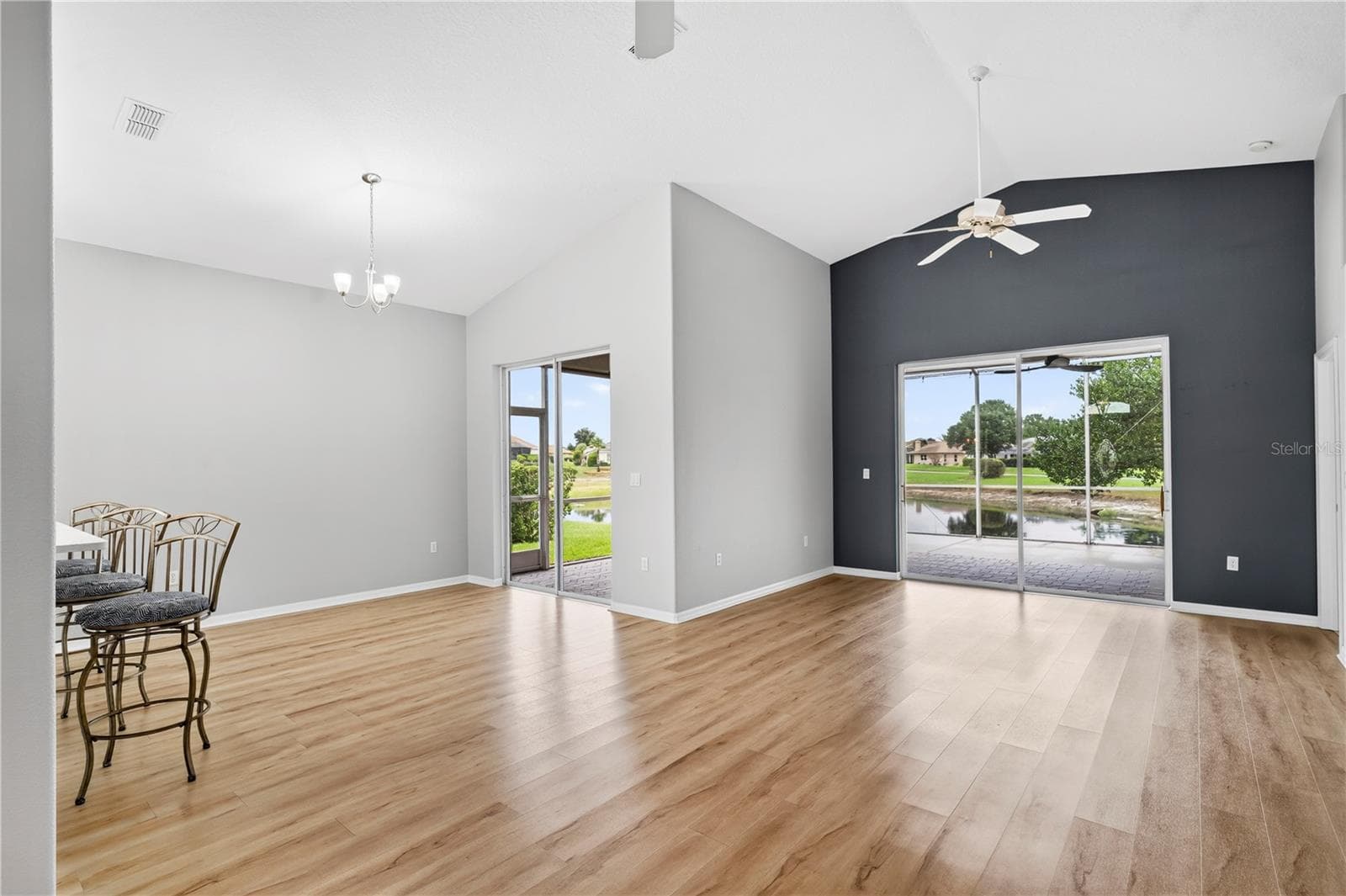 LIVING ROOM HIGH CEILINGS - 9257 BONNIE COVE DR, WEEKI WACHEE