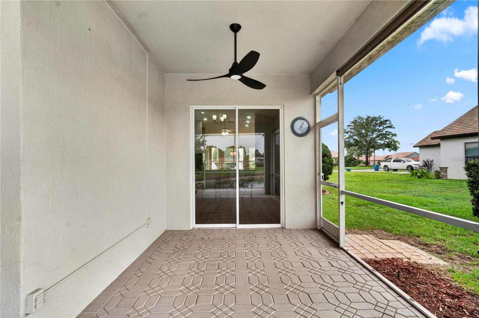 Enclosed screened patio SIDE /Lani WATER VIEW/ CELING FANS - 9257 BONNIE COVE DR, WEEKI WACHEE