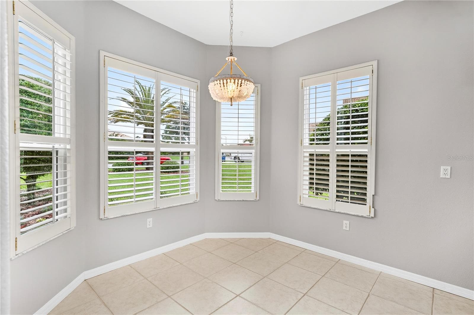 Breakfast Nook/ NEW WINDOWS THROUGHOUT HOME/ TINTED - 9257 BONNIE COVE DR, WEEKI WACHEE
