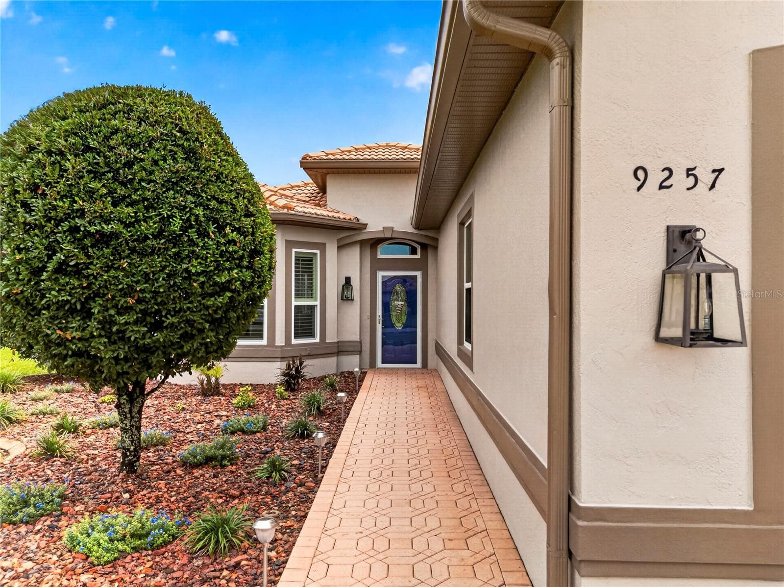 Walkway to Front Door/Brick paveed - 9257 BONNIE COVE DR, WEEKI WACHEE