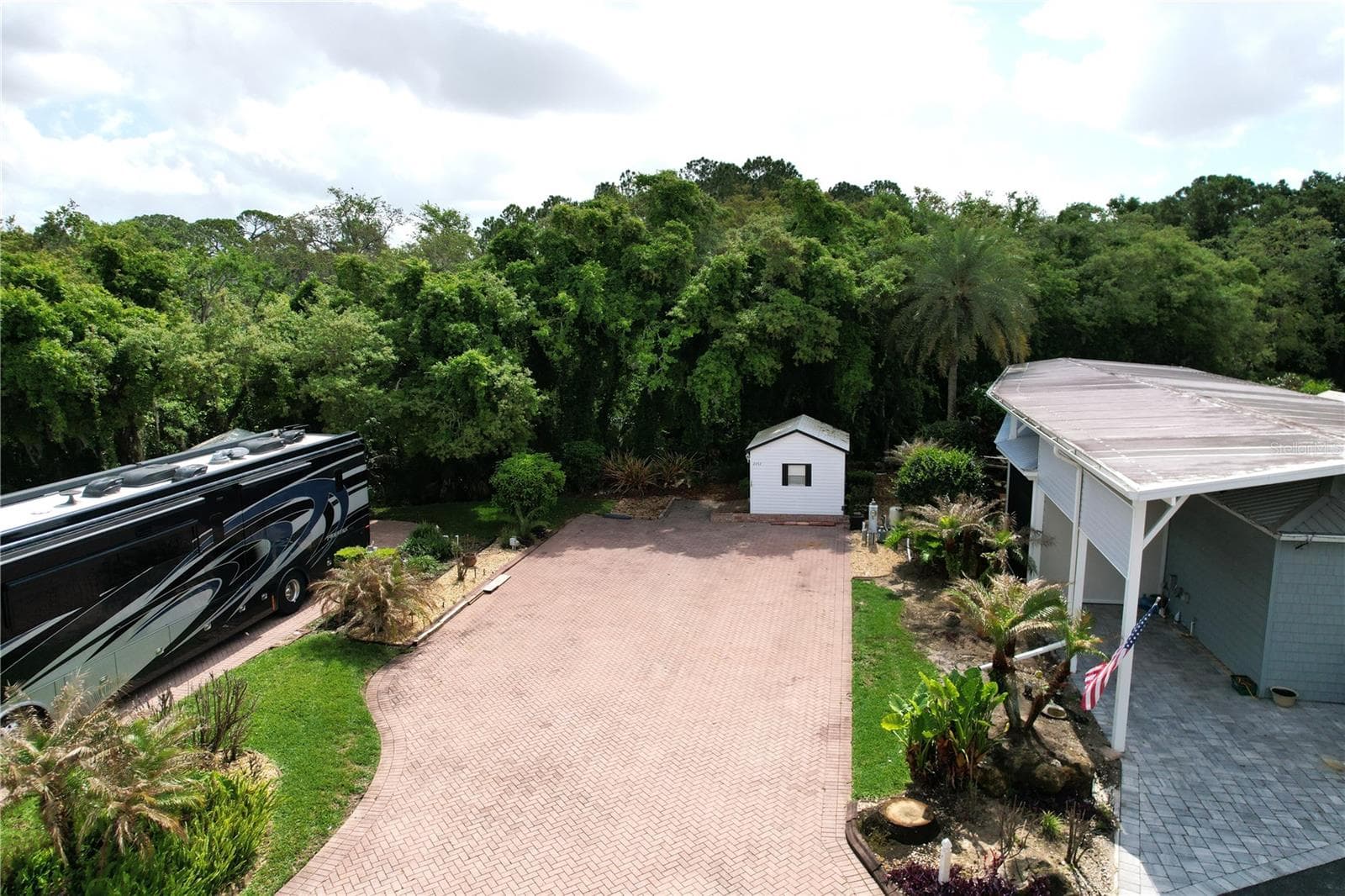 Located in Regal Pointe! - 2457 ST GEORGE DR, DAVENPORT