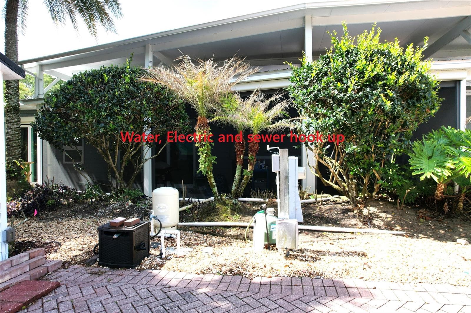Lush Landscaping - 2457 ST GEORGE DR, DAVENPORT