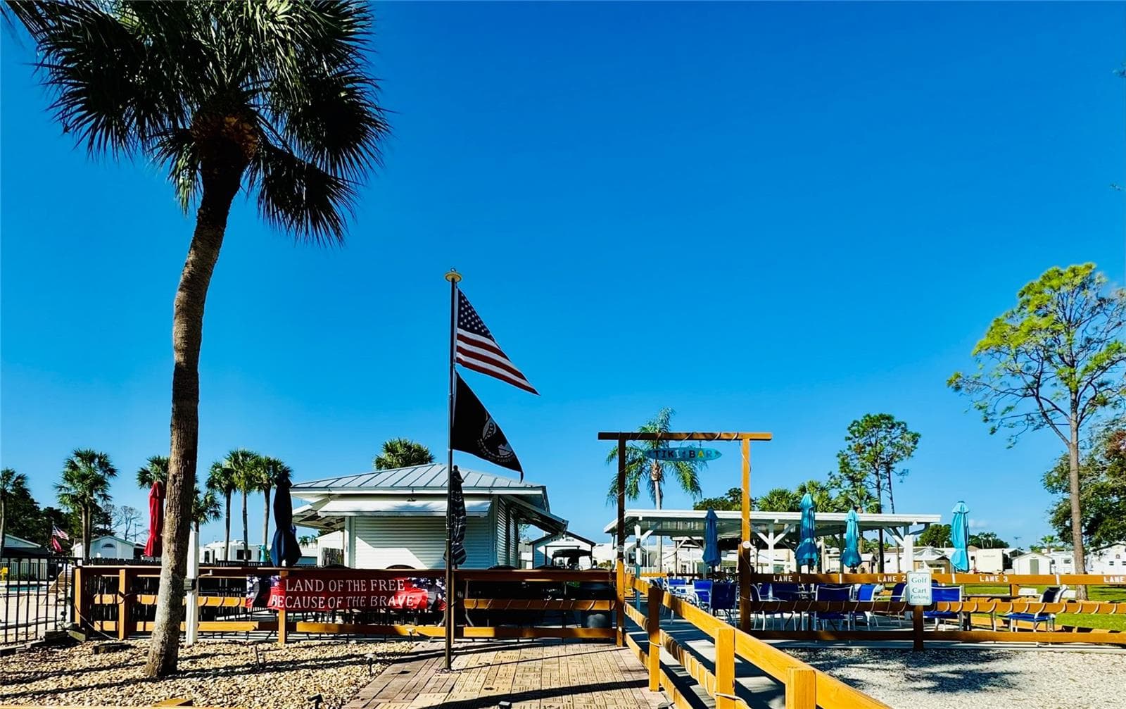 Tiki Bar - 2457 ST GEORGE DR, DAVENPORT