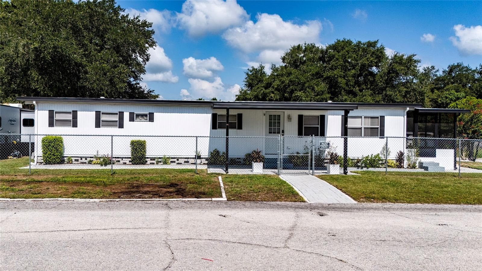 24 FLAMINGO BLVD