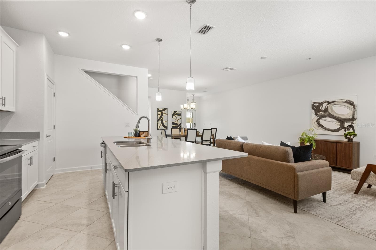 Townhouse at 11574 COMIC ALY, ORLANDO, photo 9 of 47