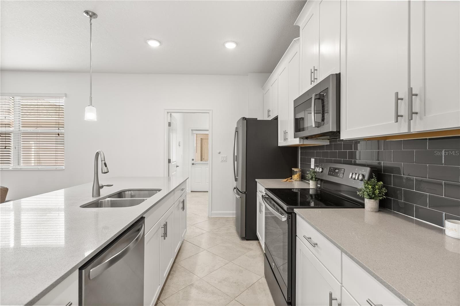 Townhouse at 11574 COMIC ALY, ORLANDO, photo 10 of 47