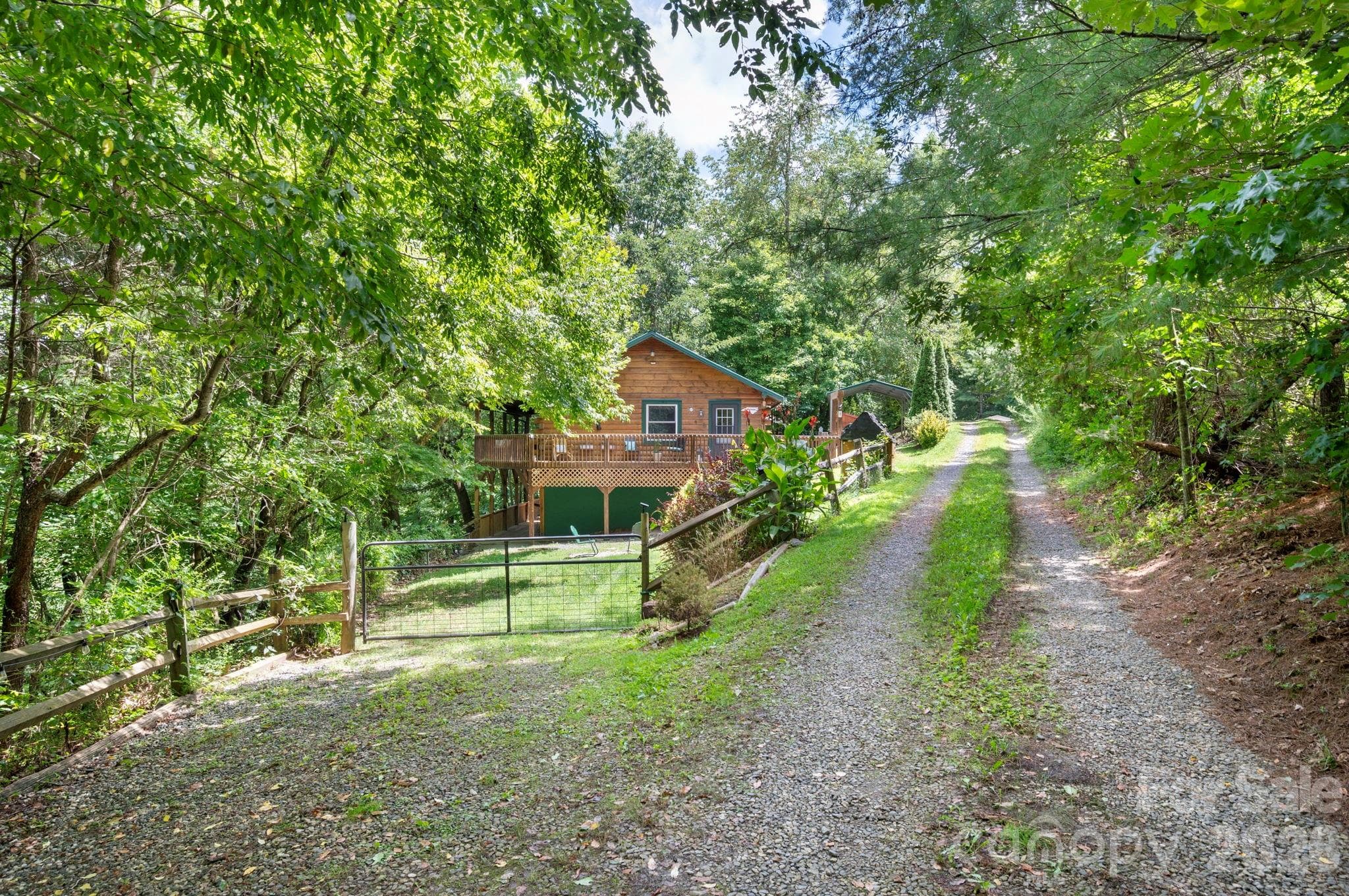 Private and tucked away in the Mountains - 8 Blue Sky Drive, Leicester