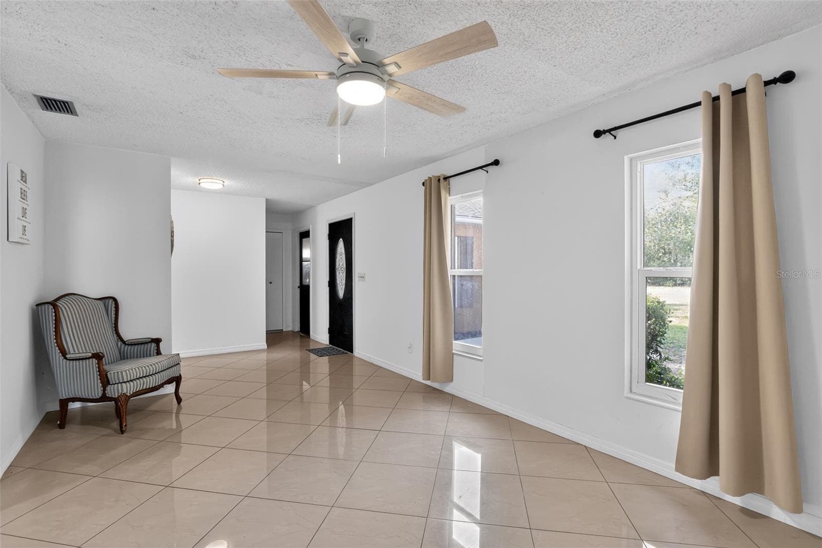 Single Family Residence at 13635 BERKSHIRE CT, GRAND ISLAND, photo 10 of 34