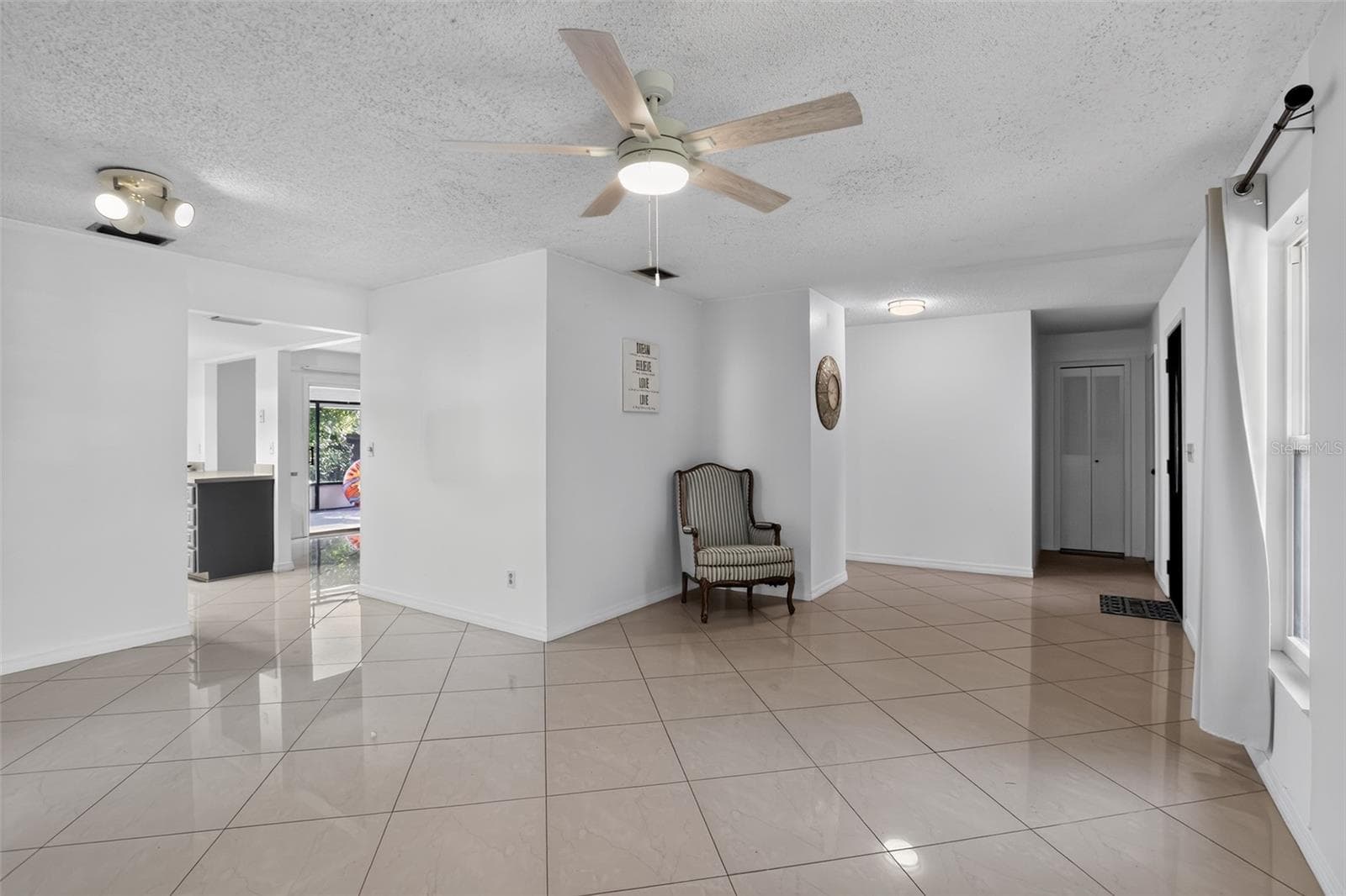 Single Family Residence at 13635 BERKSHIRE CT, GRAND ISLAND, photo 11 of 34