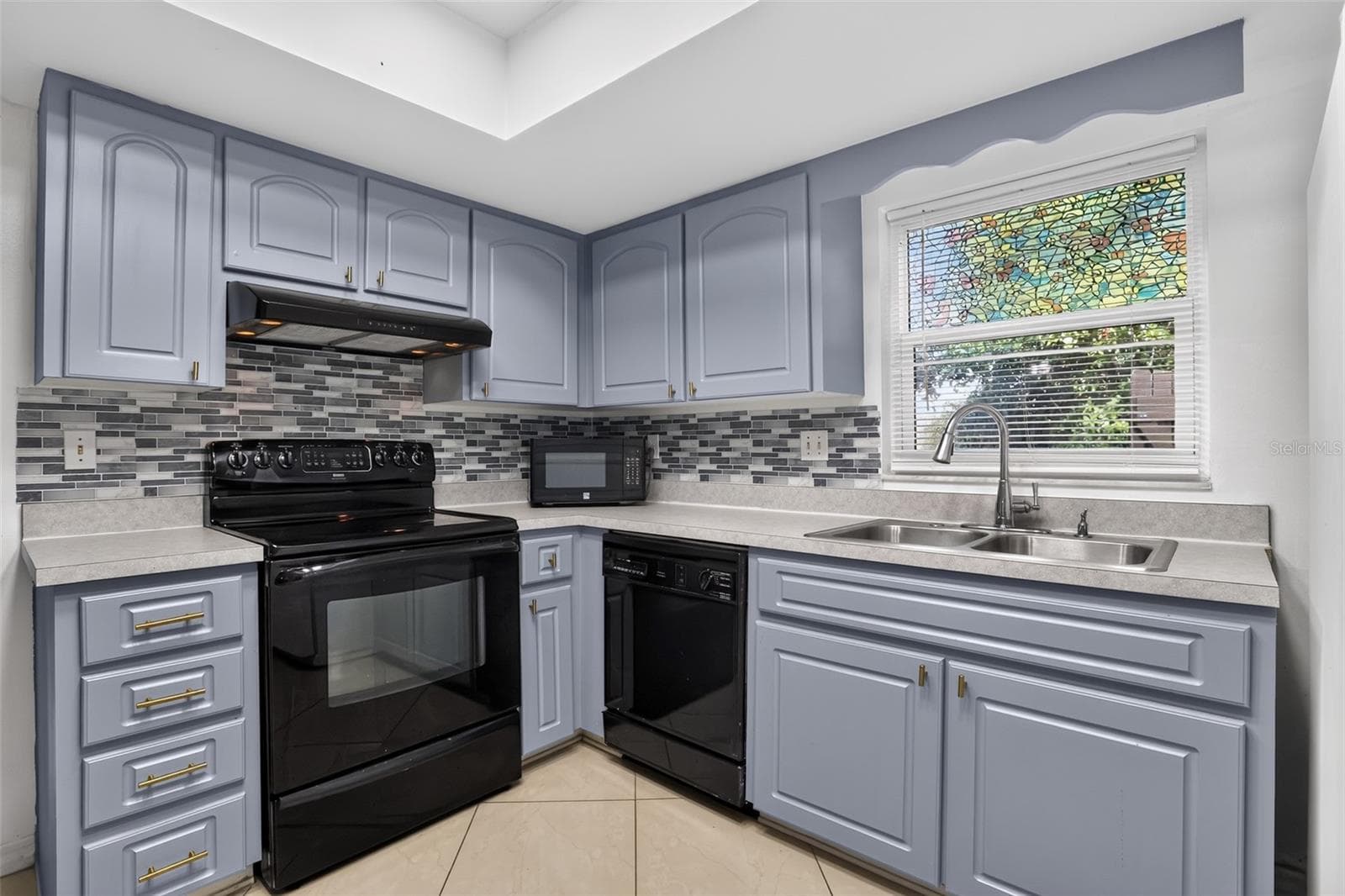 Single Family Residence at 13635 BERKSHIRE CT, GRAND ISLAND, photo 13 of 34