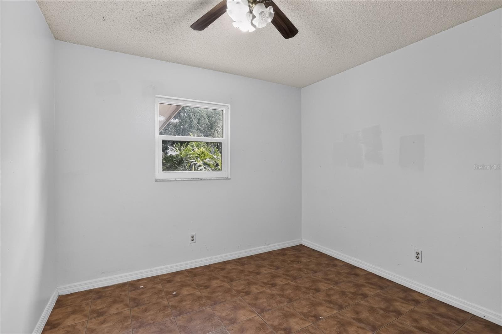 Single Family Residence at 13635 BERKSHIRE CT, GRAND ISLAND, photo 23 of 34