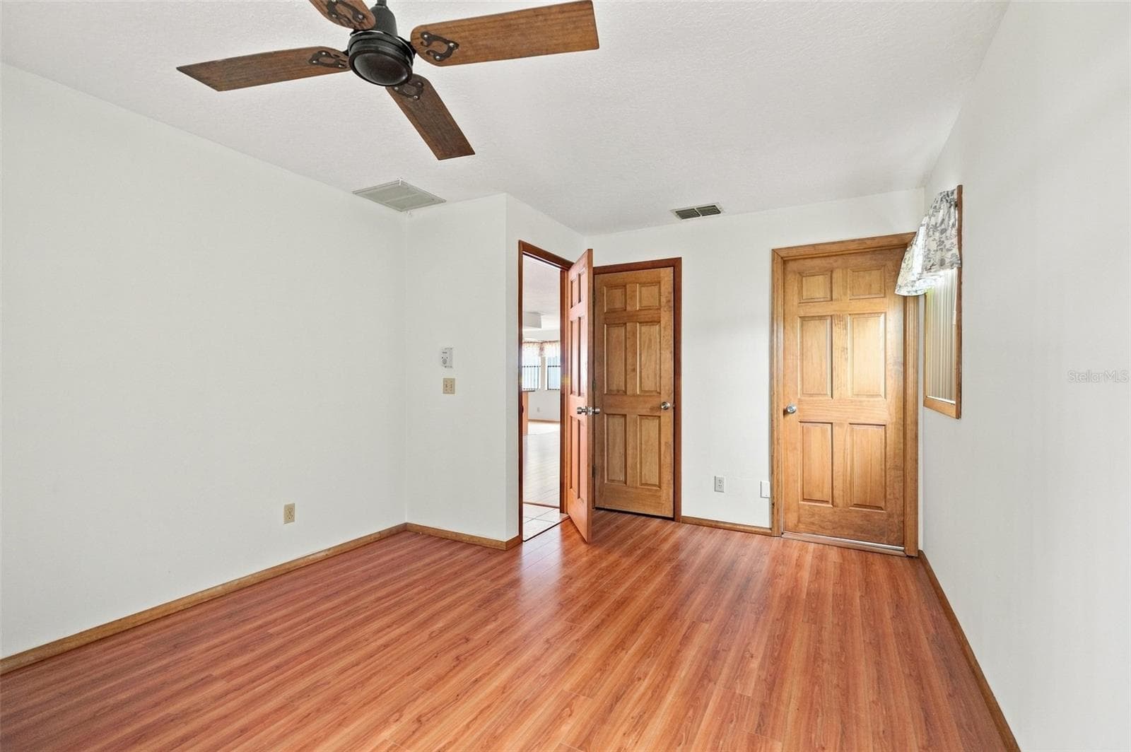 Single Family Residence at 2151 MEREDITH DR, SPRING HILL, photo 5 of 47