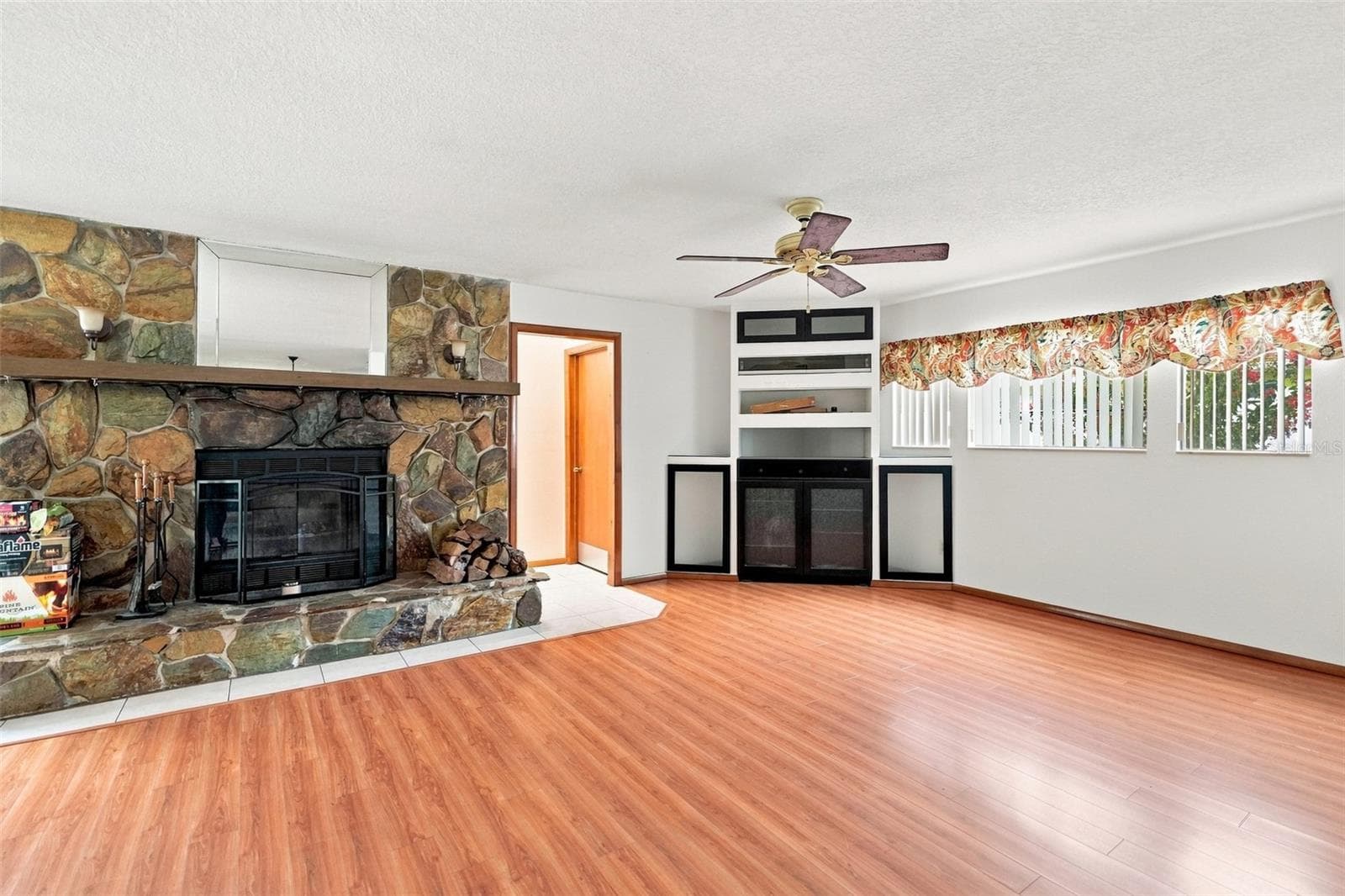 Single Family Residence at 2151 MEREDITH DR, SPRING HILL, photo 9 of 47