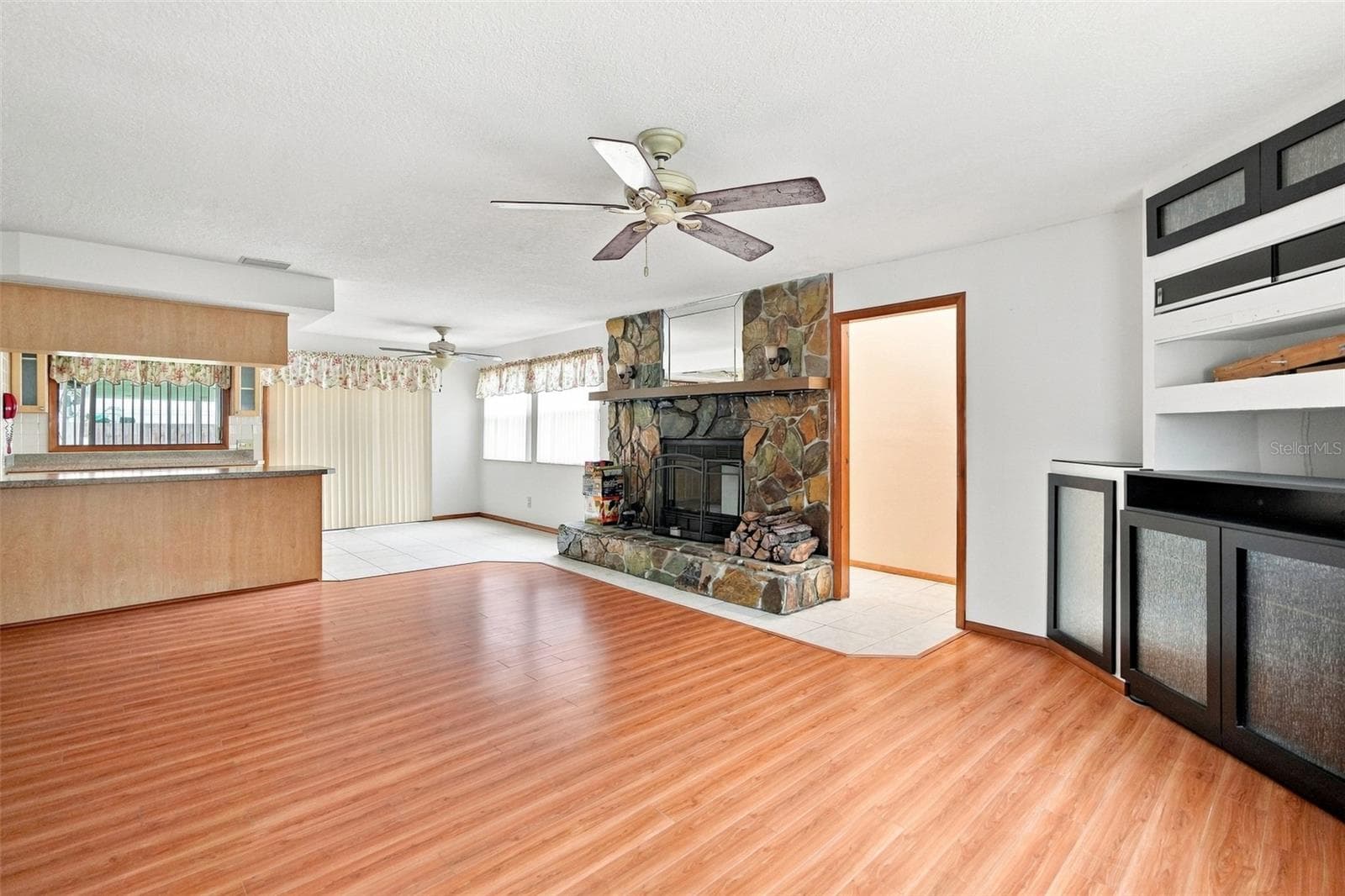 Single Family Residence at 2151 MEREDITH DR, SPRING HILL, photo 10 of 47